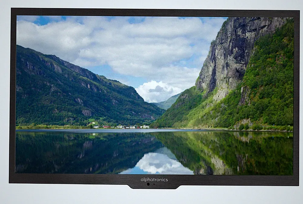 Alphatronics SL-22 SB+ CR mit Triple Tuner DVB-S2/DVB-C/T2 für 12/230V WoMo