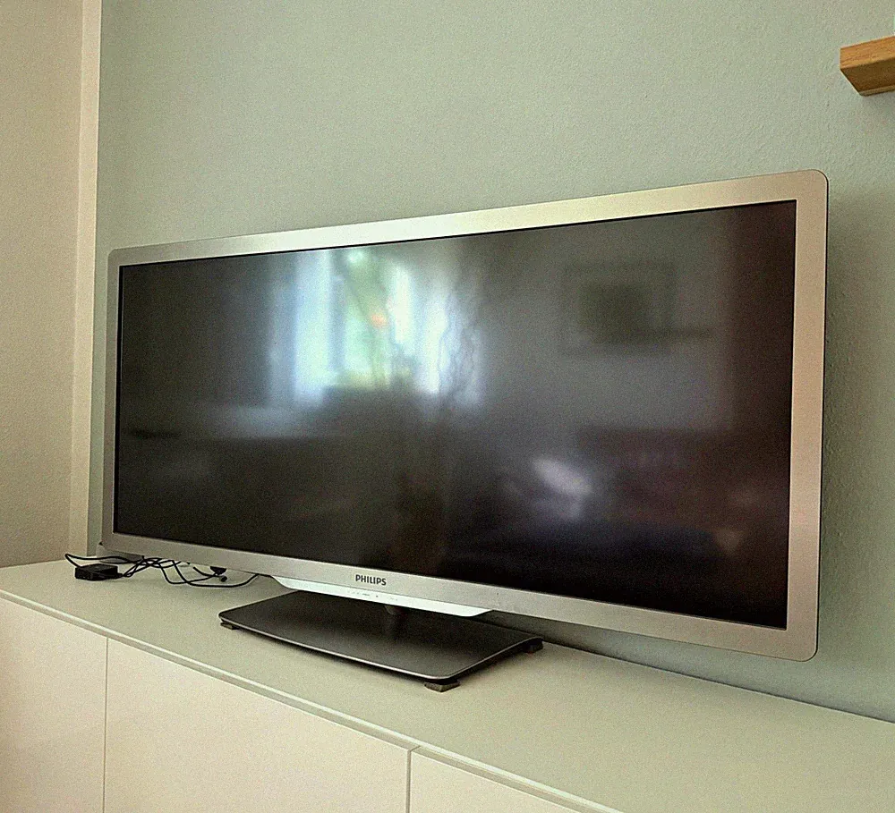 Ambilight Cinema 21:9 Gold Series Smart LED TV