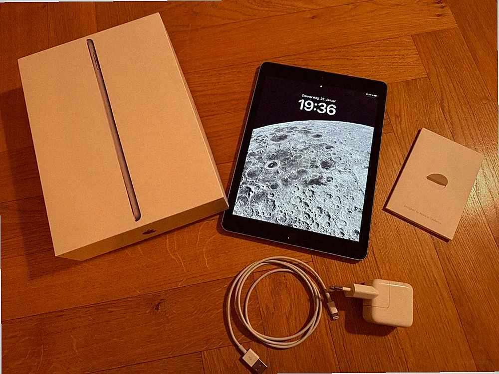 Apple iPad 32GB, WLAN, 9,7 Zoll - Spacegrau TOP ZUSTAND mit OVP