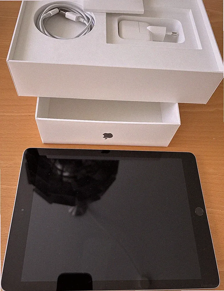 Apple iPad 6. Generation Model A1893 32GB Wi-Fi Spacegrau 9,7 Zoll