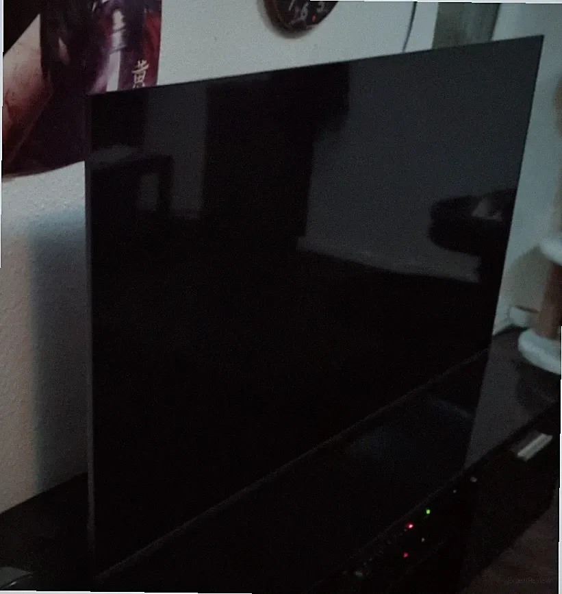 Chiq 50zoll Smart TV wenige Monate alt wie neu Standfüsse inklusive an Abholer
