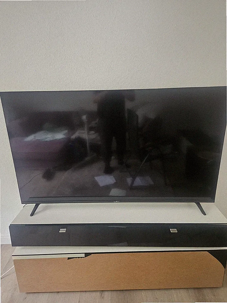 fernseher smart-tech 65 zoll Farbe schwarz internetzugang. So gut wie nie benutz