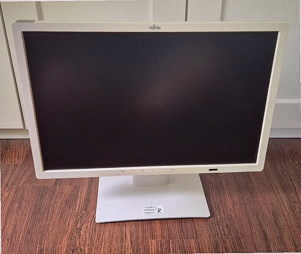 Fujitsu P24W-7 LED Monitor 24 Zoll (1920x1200, HDMI, DP) 16:10