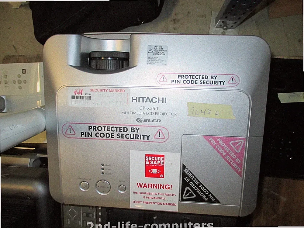 Hitachi CP-X250 LCD Projector Beamer 2000 Lumens 2047 LAMP 1802 Filter Hours