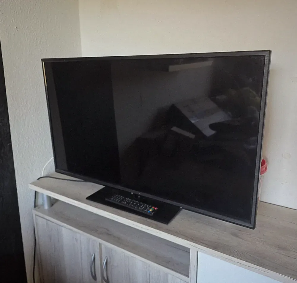 JTC DVX4 LCD Fernseher 40 Zoll Schwarz 1020p ohne Fernbedienung gebraucht