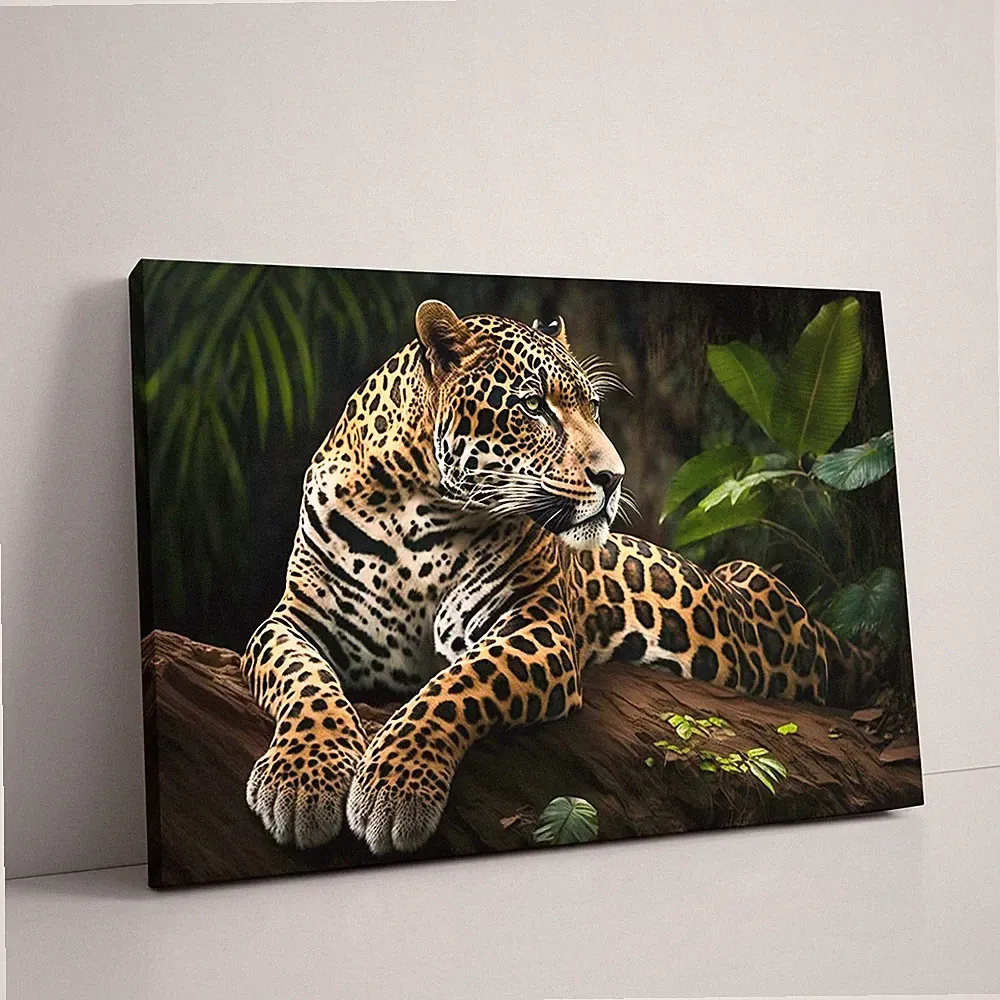 Leopard liegt in einem Baum. Leinwandbild Druck. Größenauswahl vorhanden.