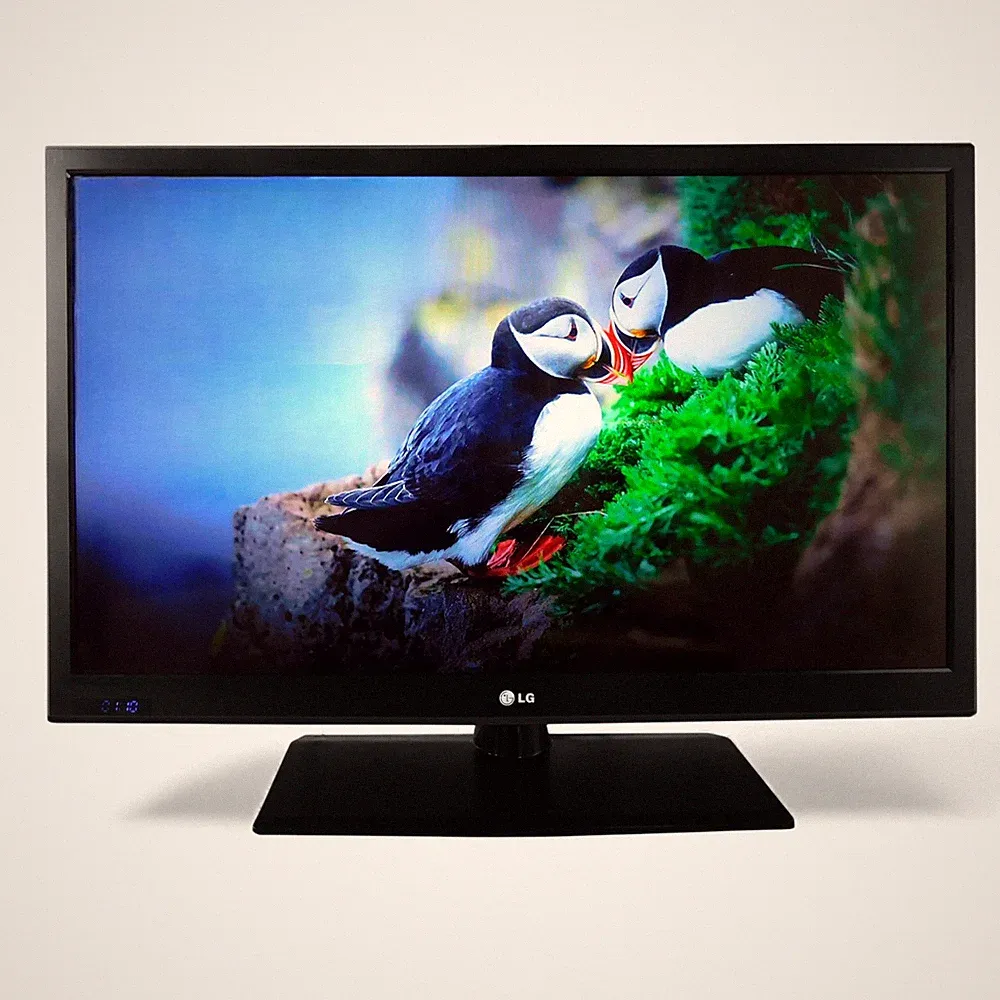 LG 32 Zoll (81cm) Full HD LED Fernseher HDMI DVB-C SCART VGA