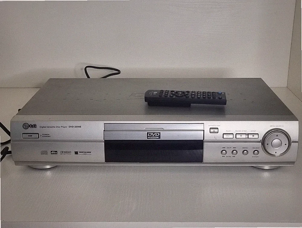 LG DVD 3200E Dolby Digital TV DVD Player funktionsfähig mit Fernbedienung gebraucht
