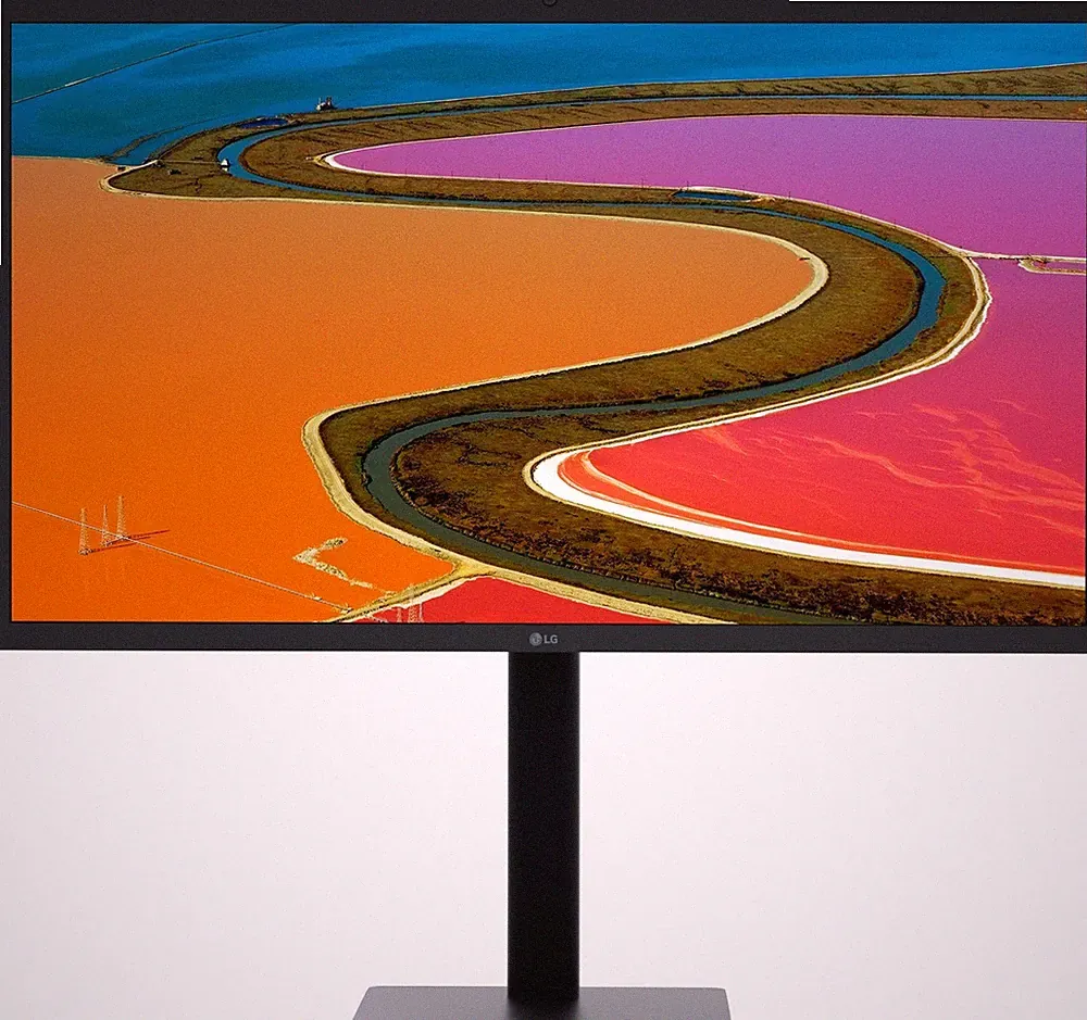 LG UltraFine 4K 24MD4KL-B 23,7-Zoll Monitor IPS 4K 3840x2160 TB3 USB-C Exzellent