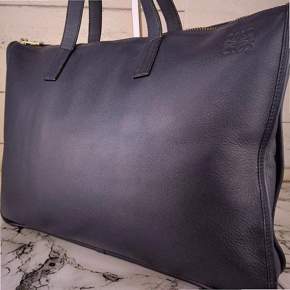 LOEWE Anagram East West Leder A4 Beuteltasche Tasche marineblau Herren...