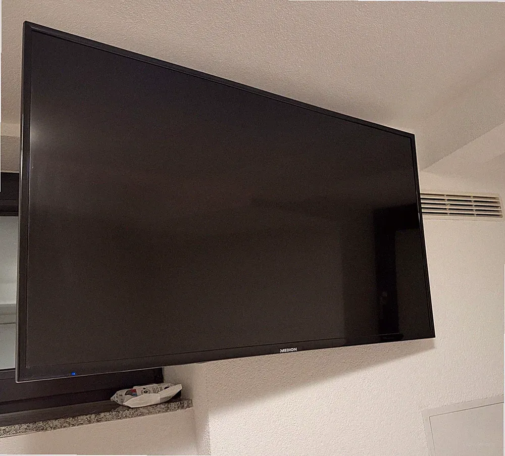MEDION LED TV 40–49 Zoll 4K (2160p) Schwarz Bluetooth HDMI VGA Antenna