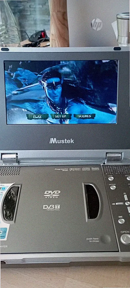 Mustek DTV 407 portable DVD Player TV Empfänger ideal für Camping 12 Volt