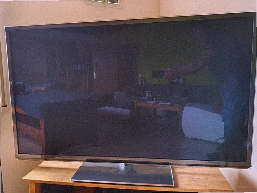 Panasonic Viera TX-P65STW50 65 Zoll g. K. Bier , paar Weißwein liebl, halbtr.