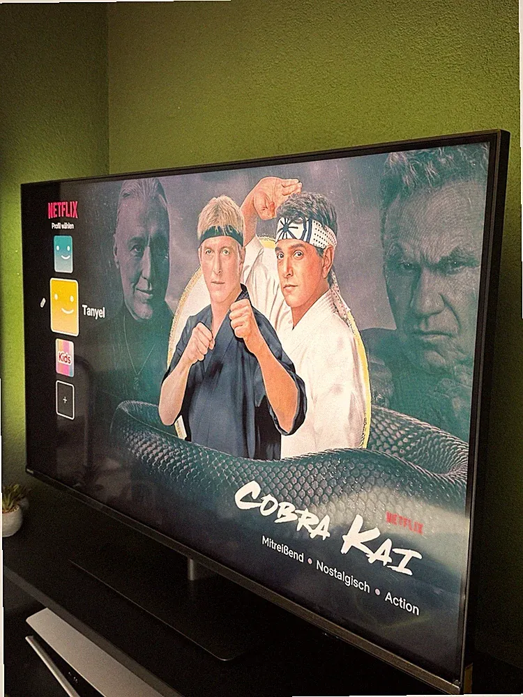 Philips 43PUS8848/12 Ambilight TV (Anthrazit) mit Euronics 5-Jahre-Geräteschutz