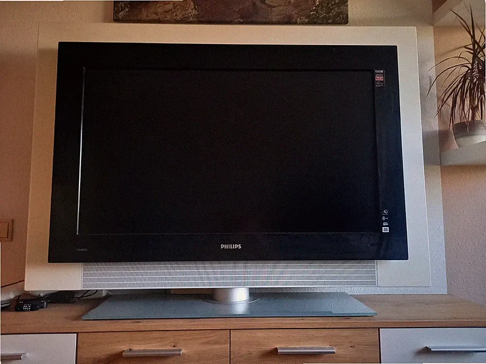 Philips Cineos Flachbildfernseher TV 42PF9831D/10 mit Ambilight 42 Zoll