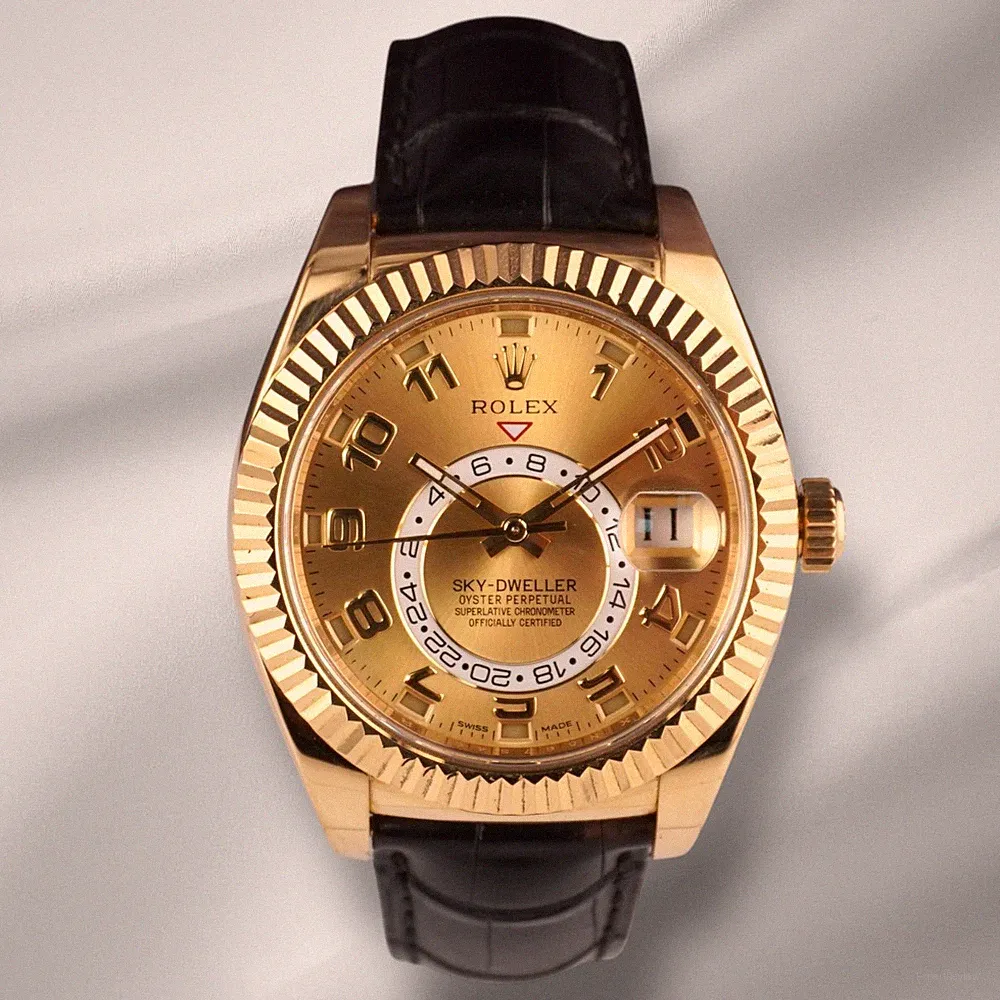 Rolex Sky-Dweller 42mm 18K Gelbgold Fluted Armband aus Schlangenleder Ref 326138