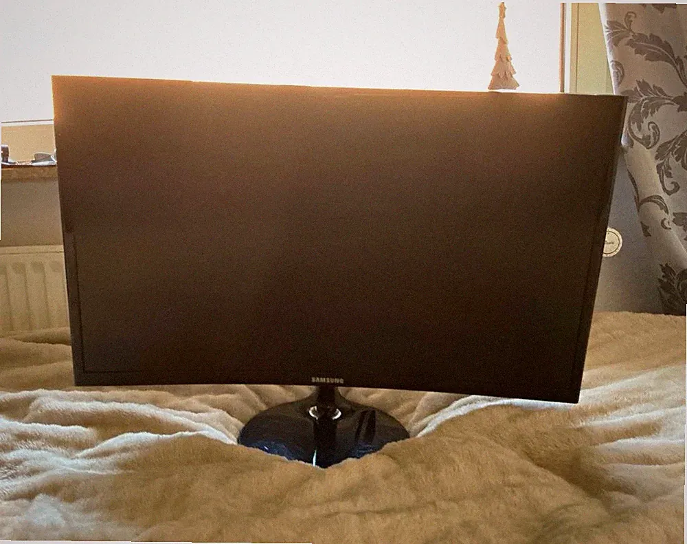 Samsung 24 Zoll Curved Monitor VA LED FHD 60Hz HDMI VGA Schwarz
