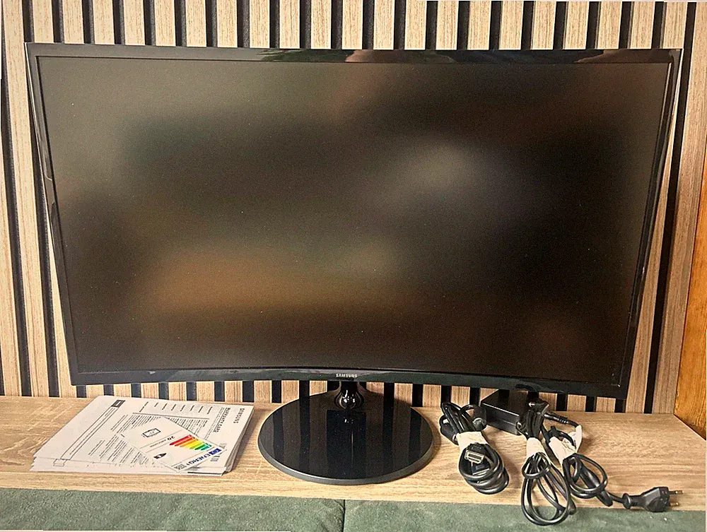 Samsung Curved Monitor 27 Zoll (68 cm) Schwarz, HDMI & VGA D-Sub