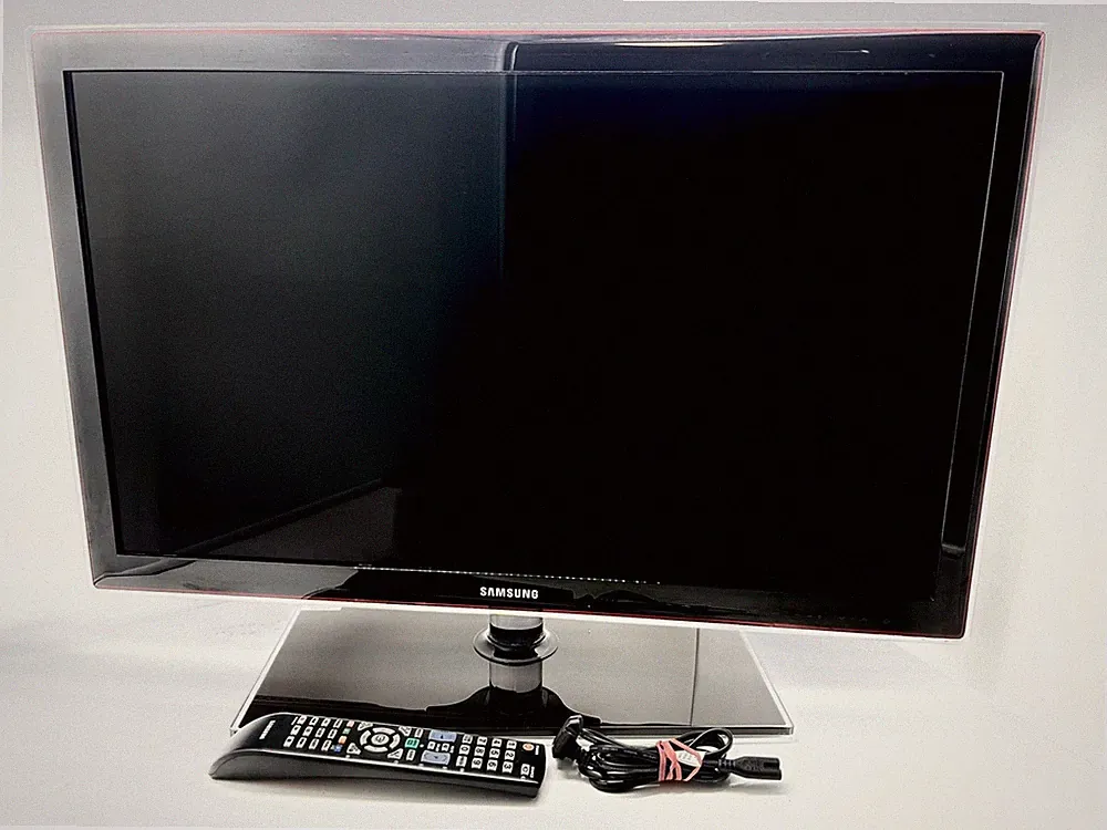 Samsung FULL HD 32" Zoll LED LCD TV 81cm Fernseher Triple Tuner DVB-C/S2/T2
