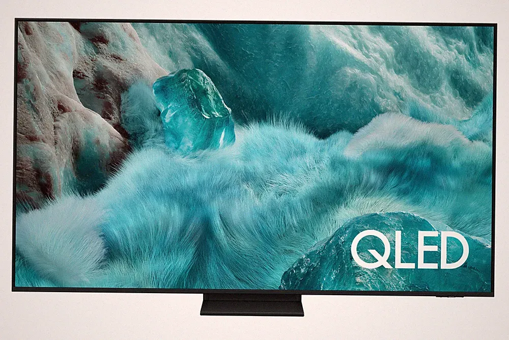 Samsung GQ65Q7F5AU QLED 165,1 cm (65 Zoll) Fernseher 4K Ultra HD VESA 400 x 300