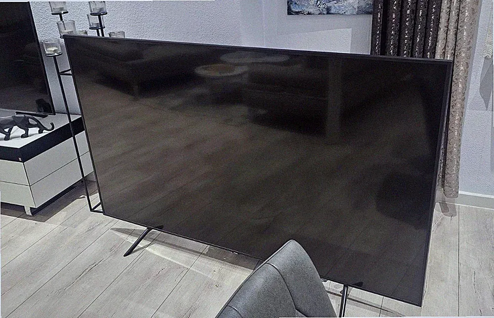 Samsung GQ82Q60RGT QLED TV 82 Zoll 8K 4320p Flachbildschirm Schwarz