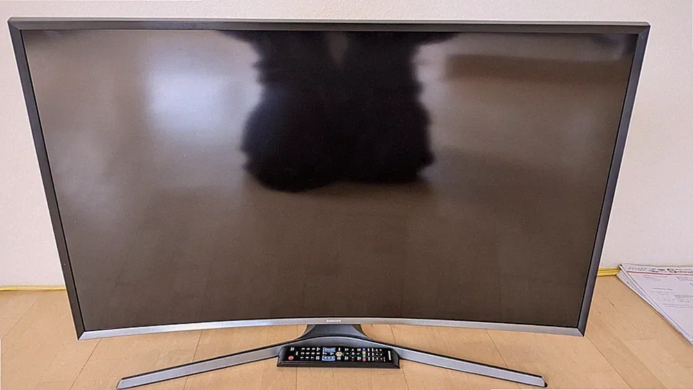Samsung UE40J6350 40 Zoll, Defekt für Bastler, Inkl. Original-Fernbedienung