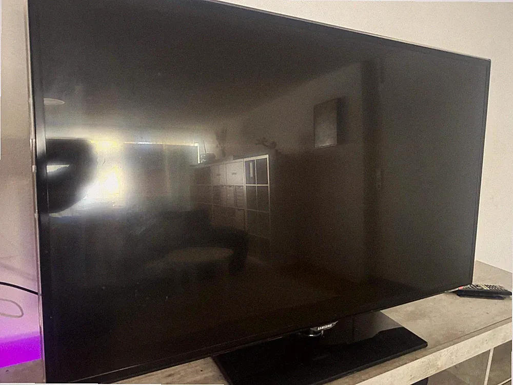 Samsung UE50ES5700 50 Zoll LED TV 4320p (8K) Schwarz UE50ES5700SXZG