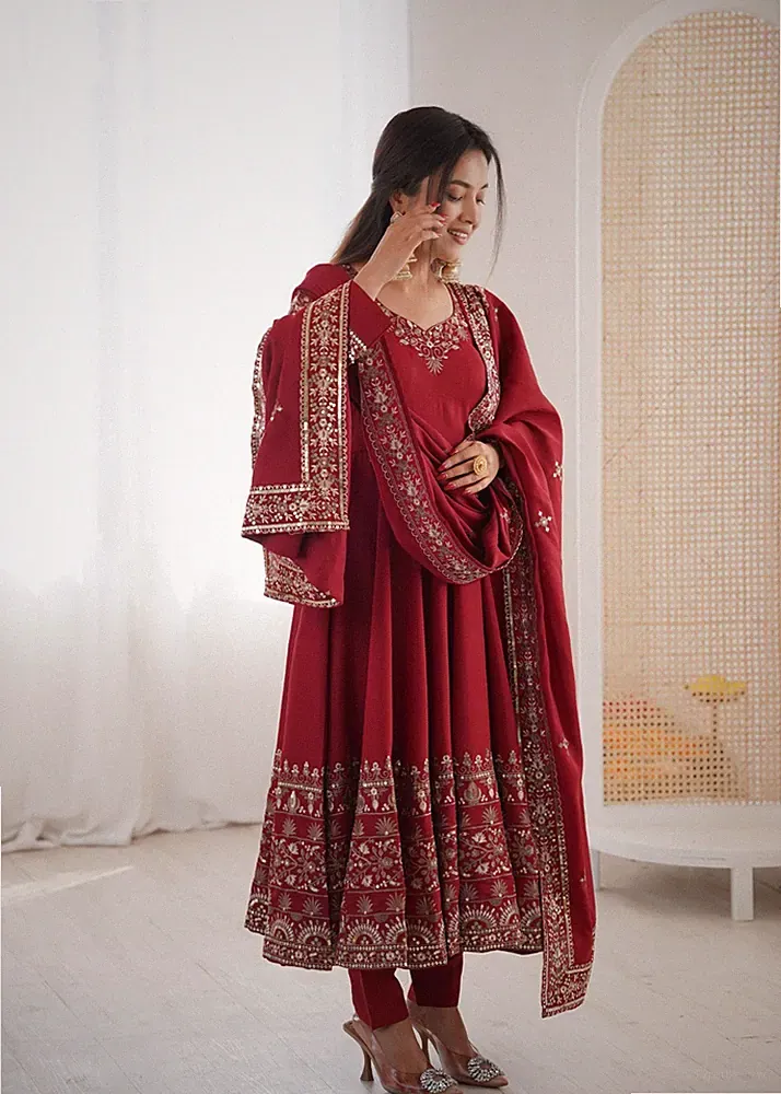 Skyview Fashion Brautkleid für Damen aus Roman Silk Burgunderrot mit Dupatta