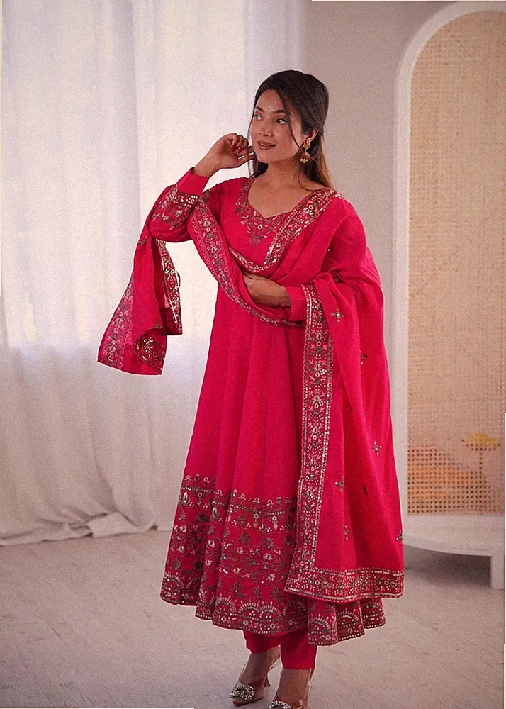 Skyview Fashion Damen Brautkleid aus Roman-Seide Pink mit Dupatta 2,10 Mtr