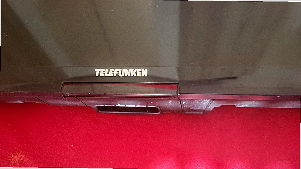TELEFUNKEN 32 Zoll LCD TV 1080p DVB-T/C/S2 HDMI SCART VGA USB schwarz