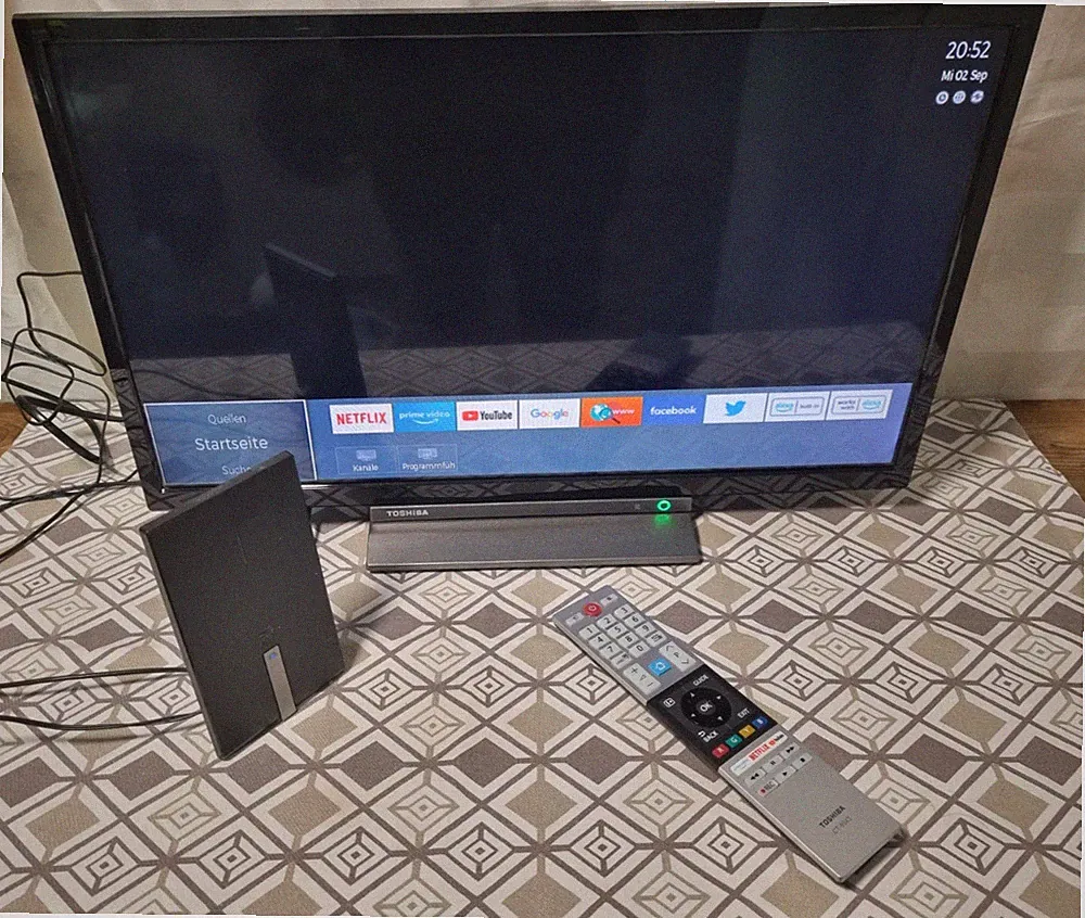 Toshiba LCD Smart TV / 24 Zoll Fernseher - gebraucht /gut erhalten