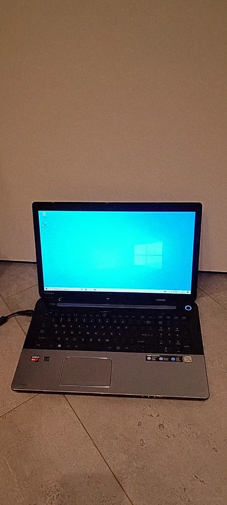 Toshiba Satellite L75D-A7283 17 Zoll - AMD A4 - 750GB HDD Windows 10 Notebook