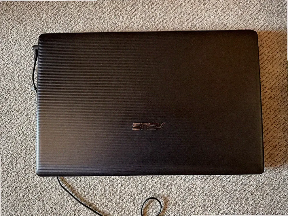 [Wahl] Asus F75A Intel Pentium 2020MN / 12 GB RAM / 17 Zoll | Wahl SSD oder HDD